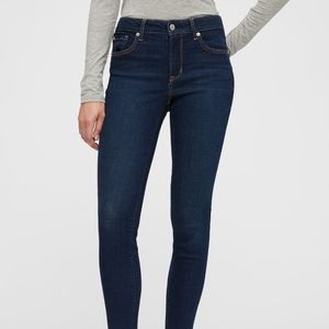 Dark wash Gap Curvy True Skinny Jeans